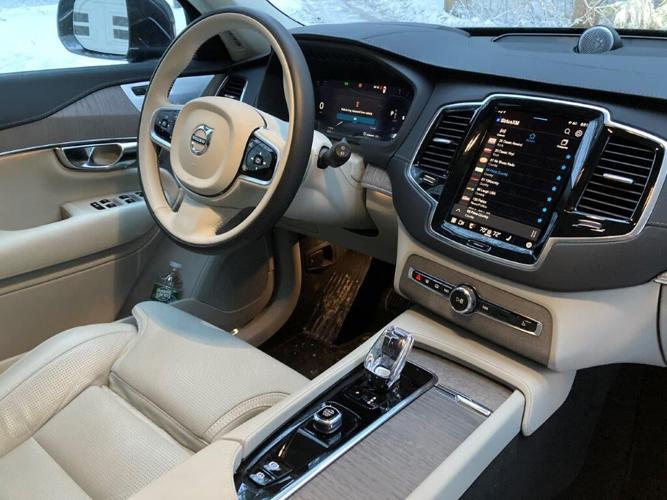 Interior and Comfort of Hybrid 7-Seater XC90 